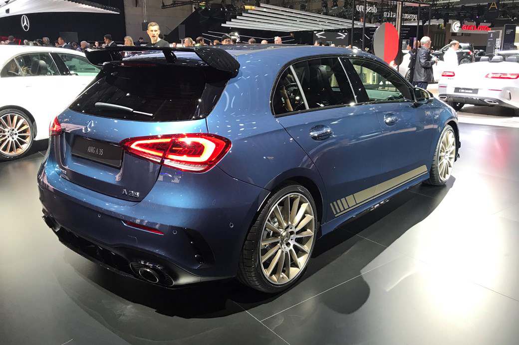 新梅賽德斯- amg A35: 2018年熱門a級車抵達巴黎