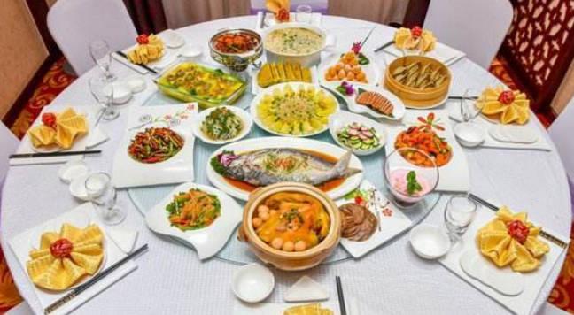 女士用餐時(shí)應(yīng)該注意哪些禮儀？