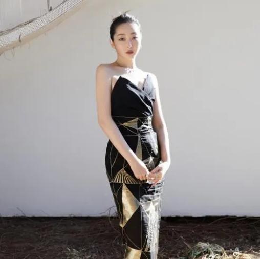 勇敢面對(duì)：蔣夢(mèng)婕被惡意拍裙底遭勒索，呼吁女性用法律維護(hù)自身權(quán)益