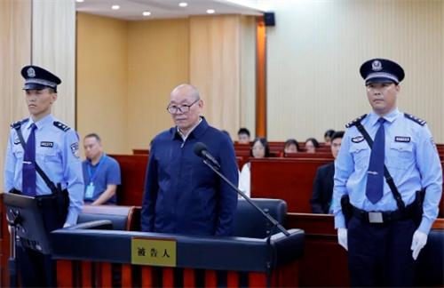 中國銀行開平支行原行長許國俊貪污案一審開庭，涉案金額巨大
