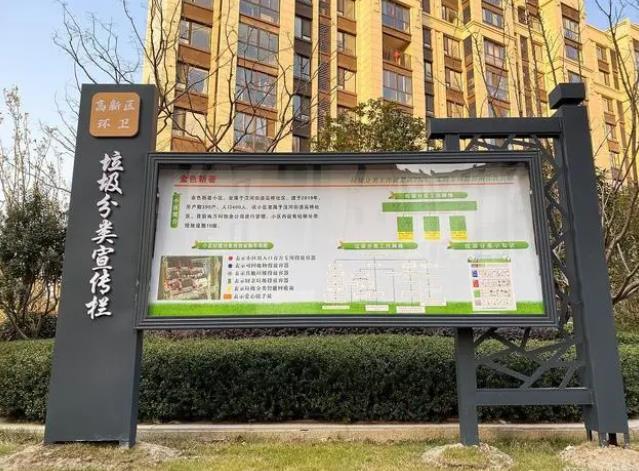 曝光背后的真相：大連小學(xué)宣傳欄倒塌，學(xué)生傷亡慘劇引發(fā)調(diào)查