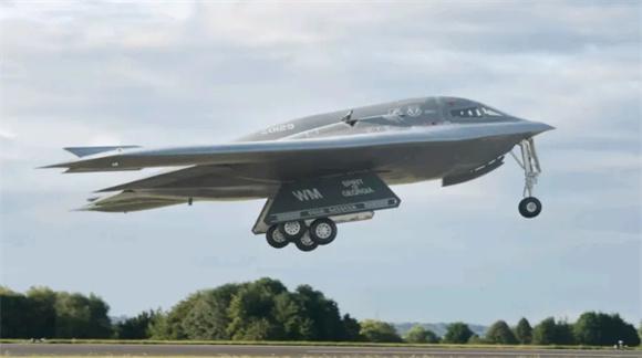 美國(guó)B-2隱形轟炸機(jī)解除禁飛，發(fā)布炸彈照片引發(fā)猜疑