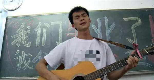 廣西考生參加15次高考，坦言“真沒有那個(gè)實(shí)力”進(jìn)清華，考慮學(xué)師范先工作再說