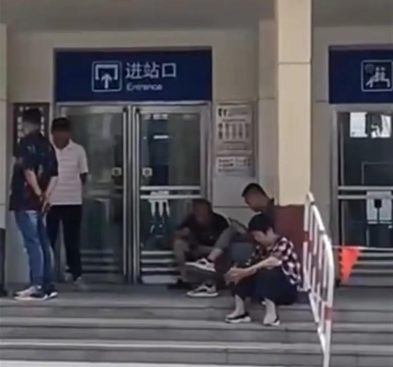 河北滄州青縣火車站調(diào)整營(yíng)業(yè)時(shí)間，中午不再鎖門，旅客不再苦等