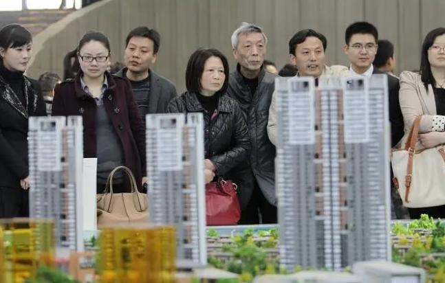 揭秘富豪豪宅熱潮：40度高溫看房，驚人茶水費(fèi)160萬(wàn)曝光