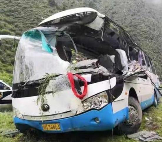 奉節(jié)客車遭落石襲擊：6名乘客遇難，9人受傷，緊急救援工作結(jié)束