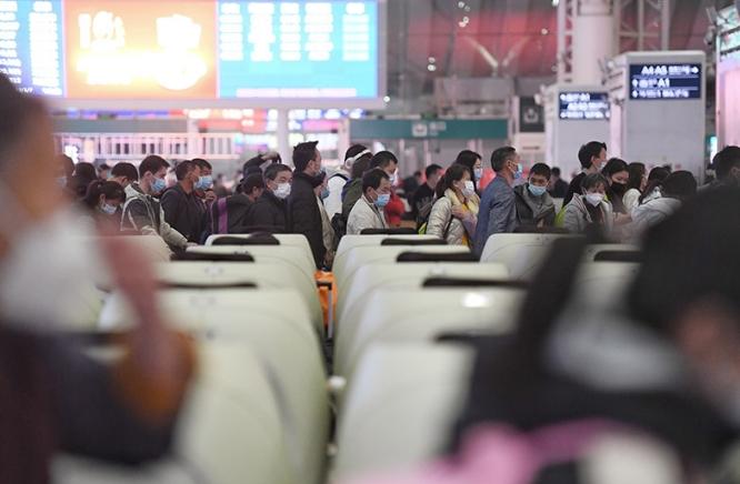國鐵暑期暑運(yùn)啟動(dòng)，加開臨時(shí)列車滿足旅客需求
