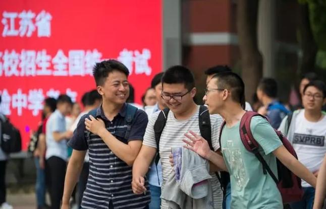 家長慶祝孩子高考佳績轉(zhuǎn)為賭博：警方成功破獲并收繳6萬元賭資！