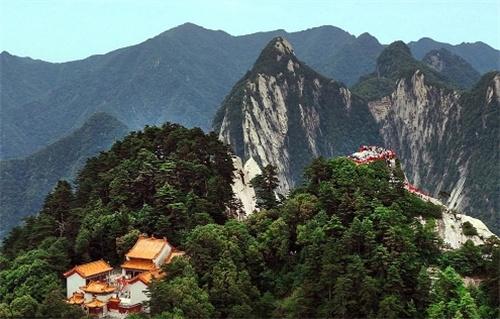 【華山景區(qū)發(fā)布大風(fēng)藍(lán)色預(yù)警】游客應(yīng)警惕大風(fēng)風(fēng)險，景區(qū)采取多項安全措施