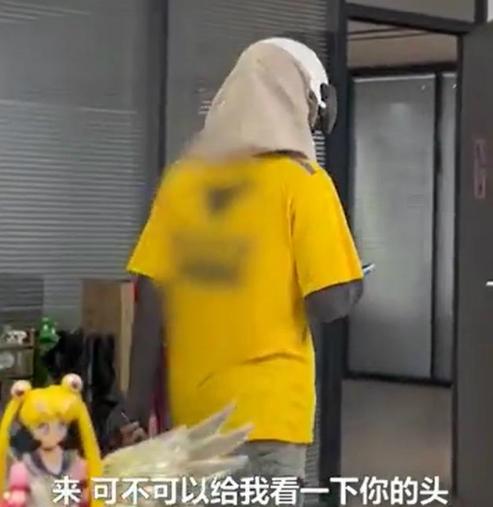 女子開(kāi)玩笑要求外賣(mài)員摘下面罩，不遵從就威脅差評(píng)