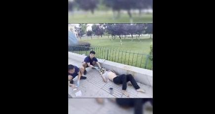高溫下男子倒地失禁，消防員緊急救援，警鈴響起又趕赴下一場救援