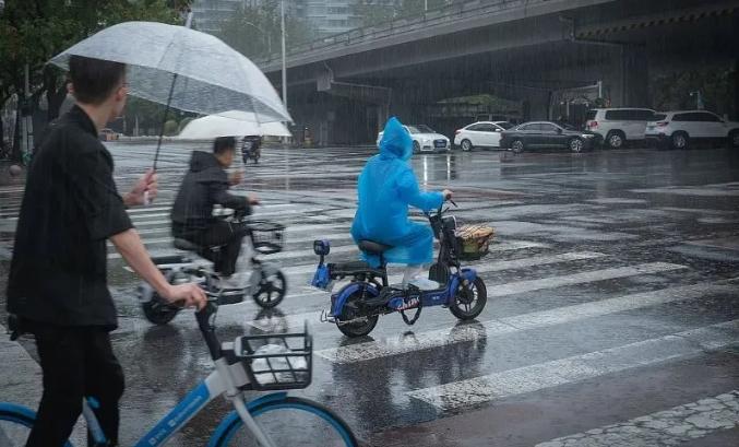北京降雨過程持續(xù)，公眾需防范自然災(zāi)害