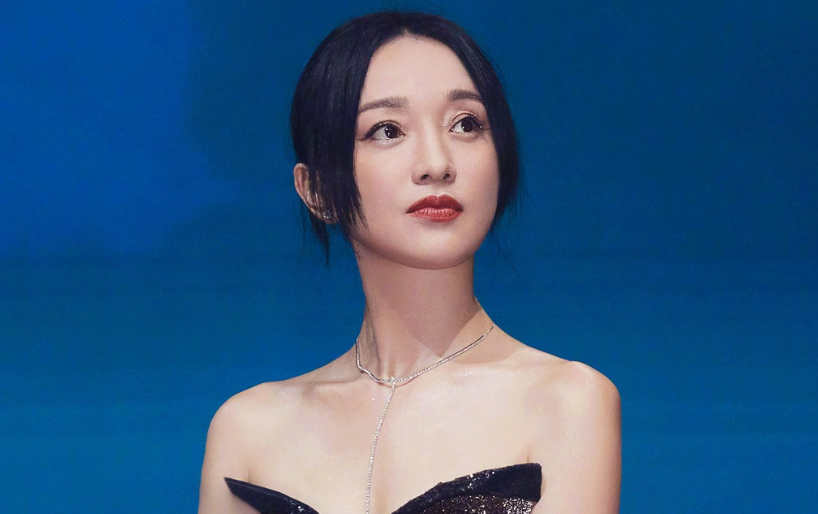 周迅《涉過憤怒的?！仿费葜兄噩F(xiàn)“好多人啊”，展現(xiàn)演員的多面性和觀眾的喜愛