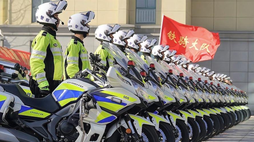 博士后當(dāng)交警15年后，突然火了：是金子在哪里都會(huì)發(fā)光的！