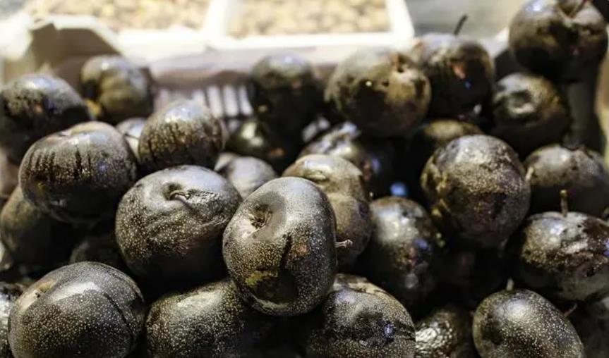 感激之情，哈爾濱市中央大街上的特別回饋：45開頭的身份證號碼享免費凍梨禮》
