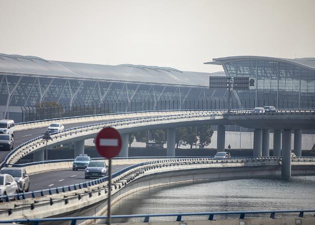 上海浦東機(jī)場(chǎng)網(wǎng)約車服務(wù)恢復(fù)，市交委強(qiáng)調(diào)規(guī)范運(yùn)營(yíng)和駕駛員管理