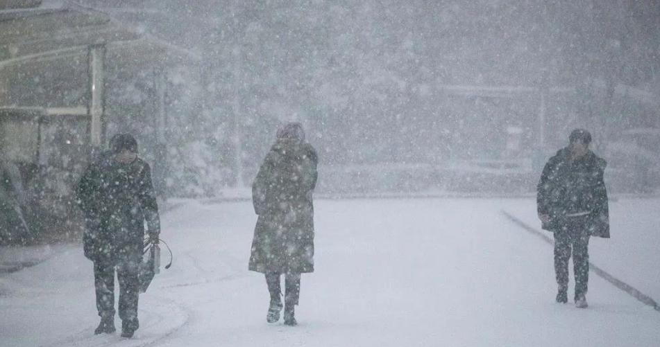 中央氣象臺發(fā)布多地天氣預(yù)警，凍雨和暴雪齊襲，年底雨雪持續(xù)關(guān)注
