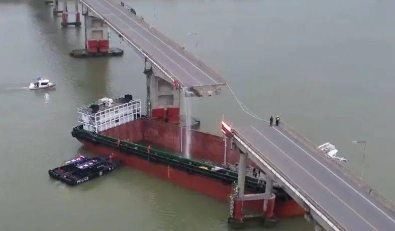 廣州南沙大橋撞斷通報：2人死亡、3人失聯(lián)！當?shù)鼐用窈粲蹶P(guān)注