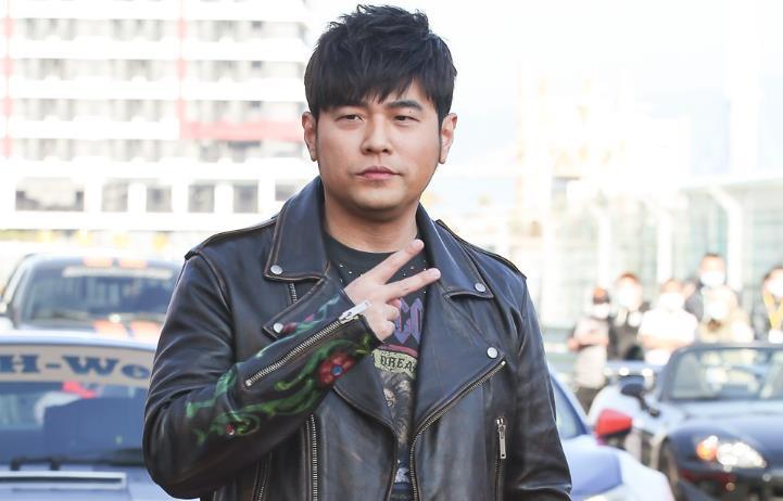 周杰倫感嘆臺灣花蓮地震：晃得不得了，但我們平安！