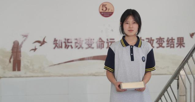 17歲女生姜萍全球數(shù)學(xué)競(jìng)賽勇奪第12名，引發(fā)廣泛關(guān)注
