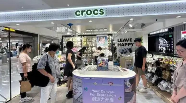 不宜久穿！洞洞鞋鼻祖年銷(xiāo)售額達(dá)200億